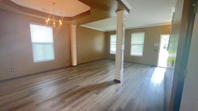 Foto del edificio - 4 Bedroom 2.5 Bath Home Located In Buckshi...