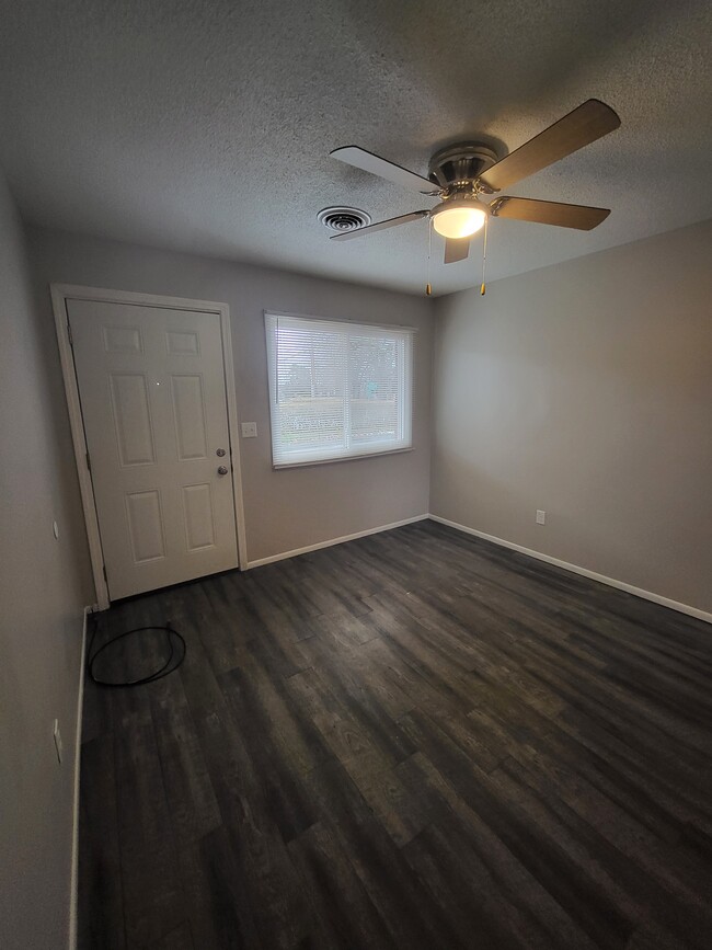 Living room - 1800 N 12th St