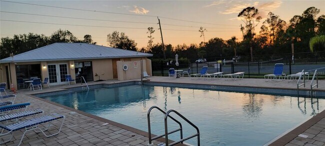 Foto del edificio - 25050 Sandhill Blvd
