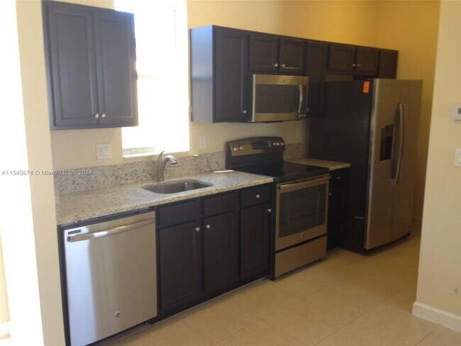 Building Photo - 9551 SW 171st Pl