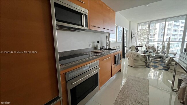 Building Photo - 1 br, 1 bath Condo - 495 Brickell Ave Apt ...
