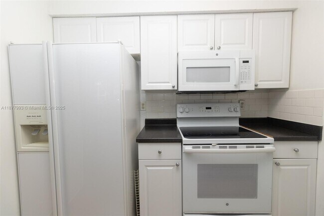 Building Photo - 1227 SW 46th Ave
