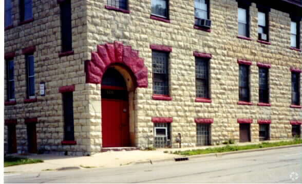 Foto principal - 301 E Jackson St