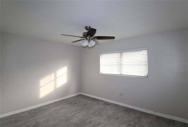 Foto del edificio - 6345 Gateway Ave