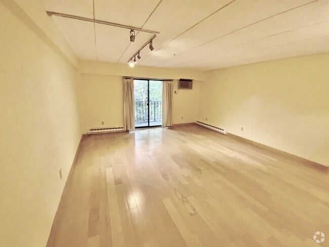 Building Photo - 135 Pleasant St