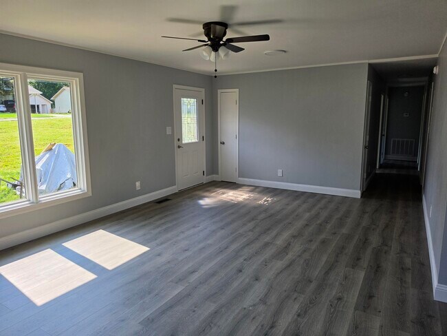 Foto del edificio - 421 River Bend Dr