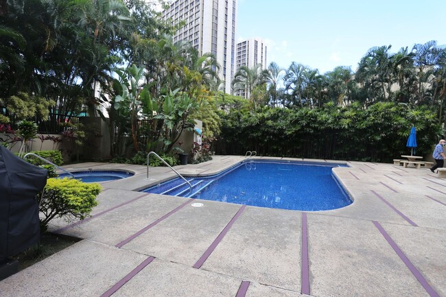 Foto del edificio - Honolulu Tower - 2 Bdrm/2 Bath/1 Prkg (Chi...