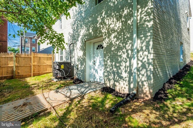 Building Photo - 5212 D St SE