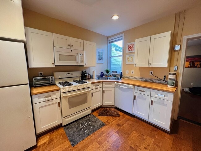 Kitchen - 3415 Hickory Ave