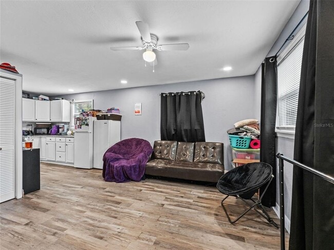 Foto del edificio - 7181 49th Ave N