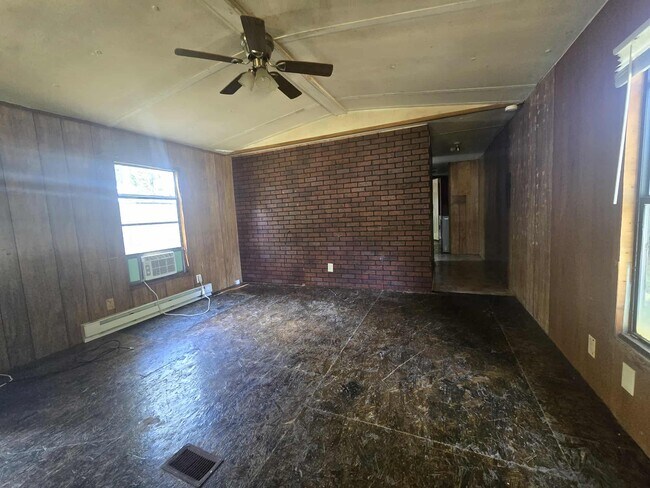 Foto del edificio - 1380 Mapleash Ave