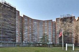 Building Photo - 61-20 Grand Central Pkwy