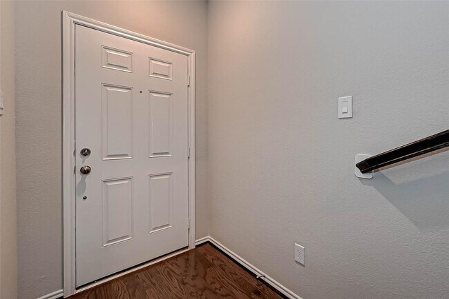 Foto del edificio - 3115 Roseland Terrace Ln