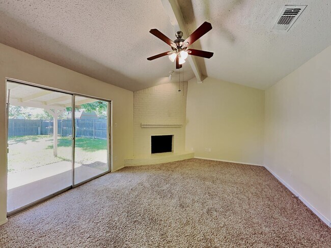 Foto del edificio - 6400 Kelly Elliott Rd