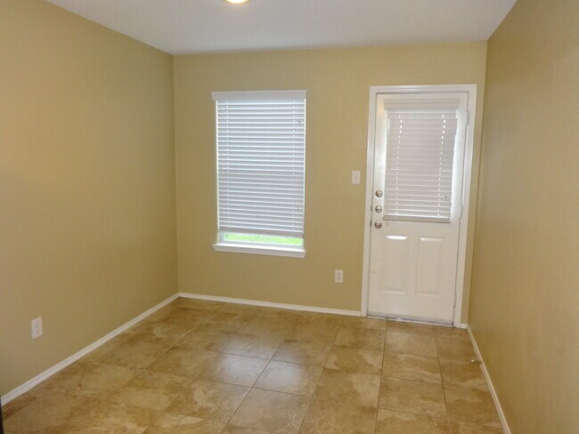 Foto del edificio - 6535 Hampden Point Court