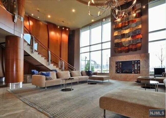 Foto del edificio - 8100 River Rd