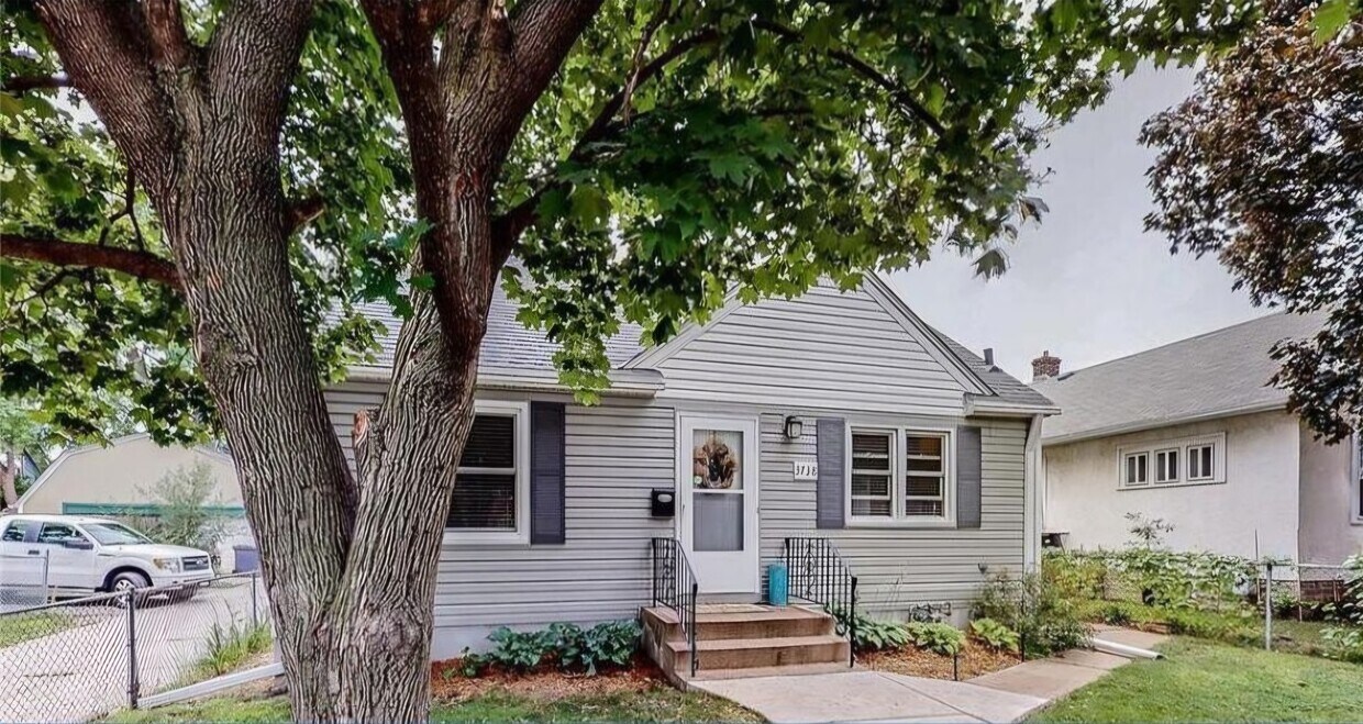 Foto del edificio - 3738 Standish Ave