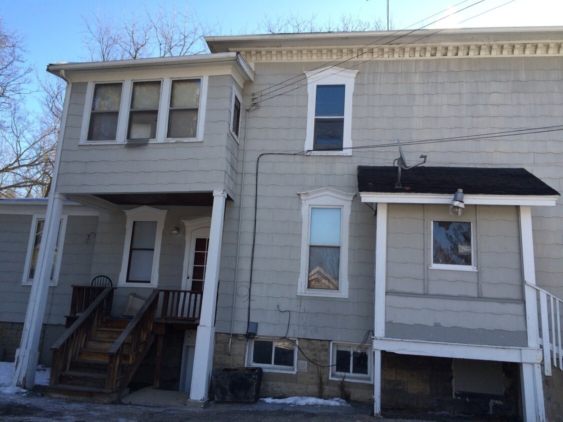 Building Photo - 633 Garfield Ave