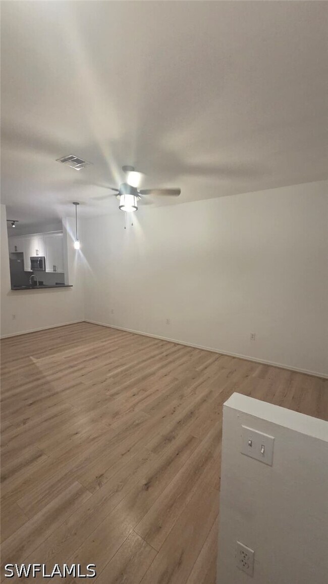 Building Photo - 3642 Pine Oak Cir
