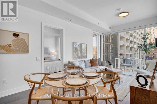 Photo du bâtiment - 664-664 Spadina Ave.