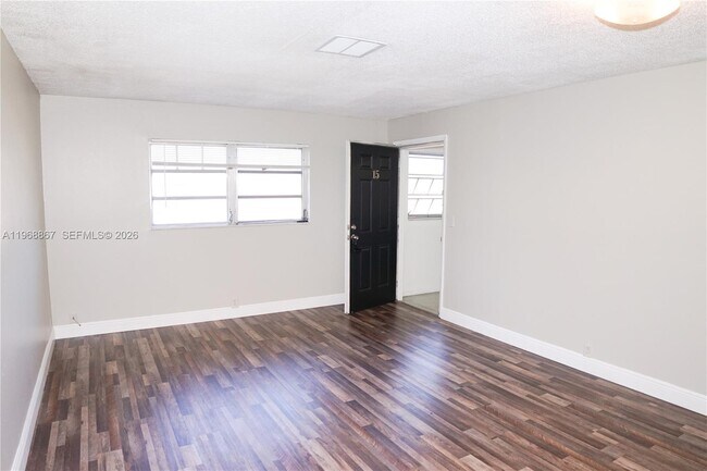 Building Photo - 4280 Woodside Dr