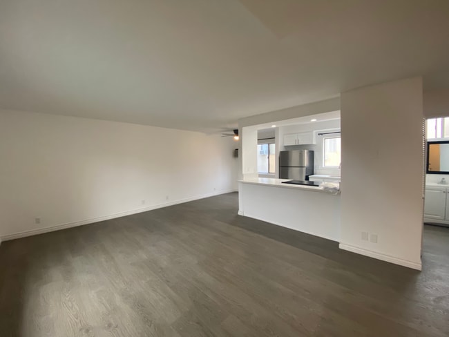 Foto del edificio - 10535 Lindley Ave