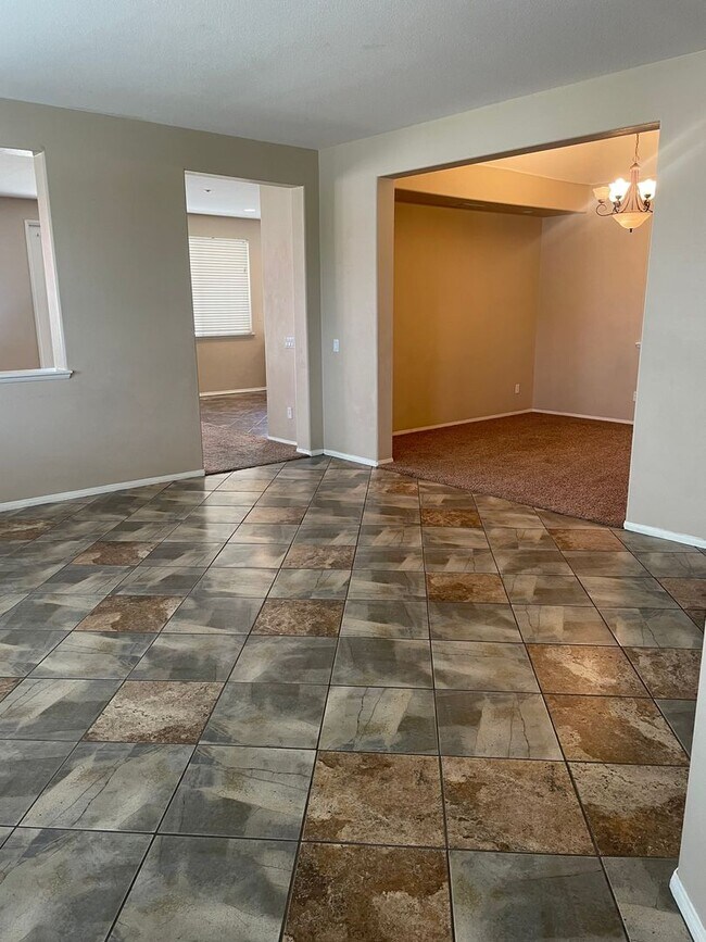 Foto del edificio - Elegant Single Story 4 Bed/3 Bath Home In ...