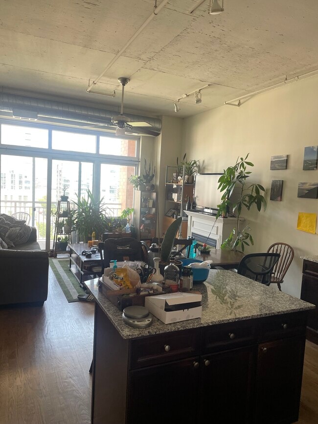 Foto del edificio - 950 W Monroe St