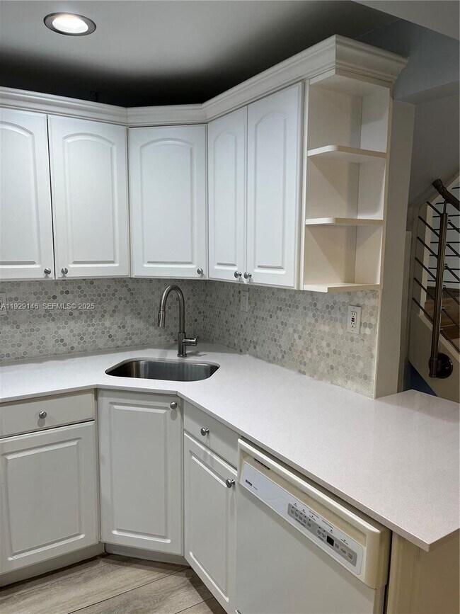 Foto del edificio - 8650 SW 67th Ave