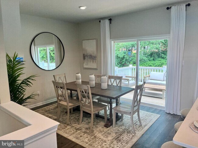 Building Photo - 114 Levis Dr