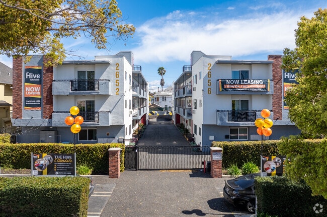 Building Photo - USC Student Housing - The Hive On Ellendale