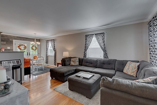 Foto del edificio - 256 Clover Ridge Ave