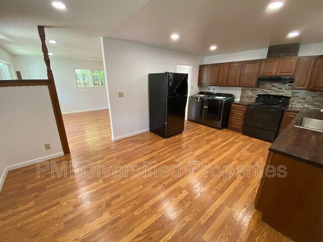Foto del edificio - 4621 Aster Dr