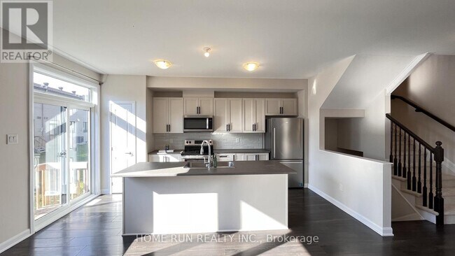 Building Photo - 580 Lilith St