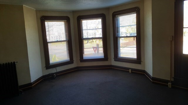 Building Photo - 450 Maple Ave