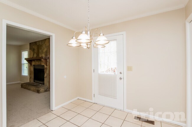 Building Photo - 234 Deerchase Dr