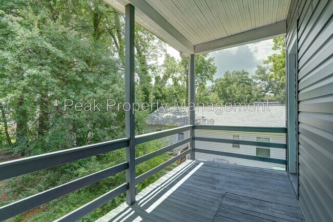Building Photo - 3022 Groveland Ave
