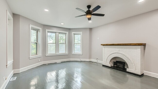 Building Photo - 6724 N Rockwell St