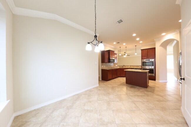 Foto del edificio - 818 Valentino Dr