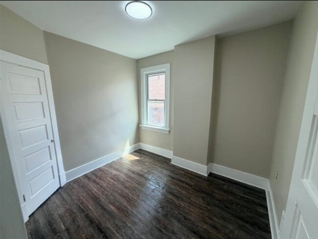 Building Photo - 419-419 10th St