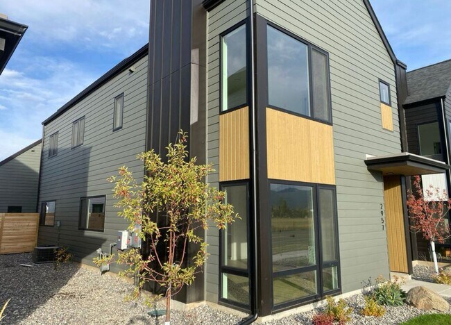 Building Photo - Single Family HOME with 3 Bedrooms 2 1/2 B...