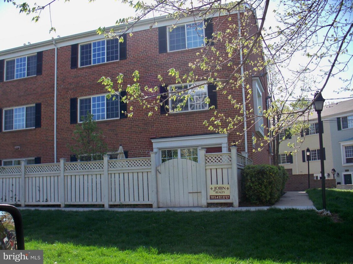 Primary Photo - 1601 N Van Dorn St