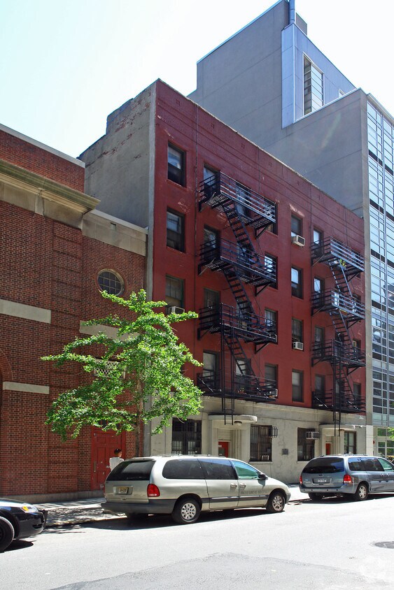 Foto del edificio - 213-215 W 18th St