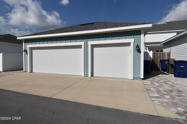 Building Photo - 3225 Veranda Ave
