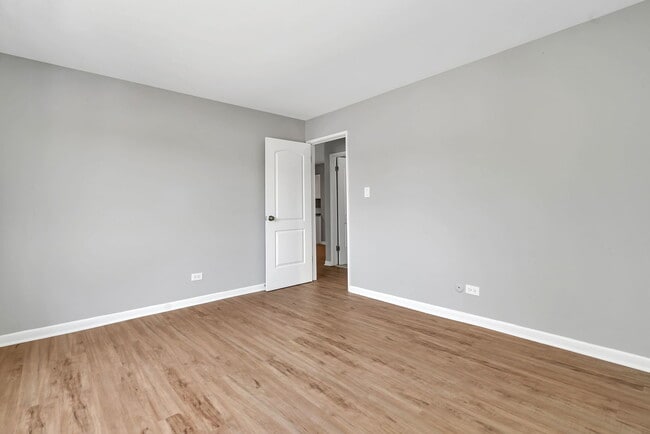 Foto del edificio - 913 Plainfield Rd
