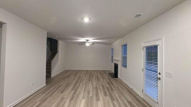 Foto del edificio - 576 River Run Dr