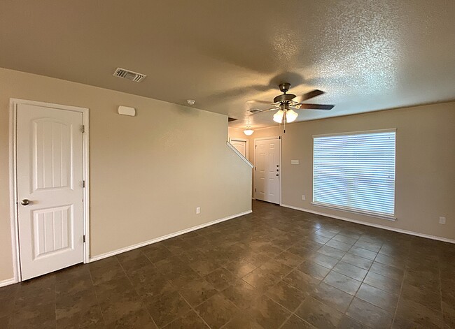 Building Photo - 941 Brookview Dr