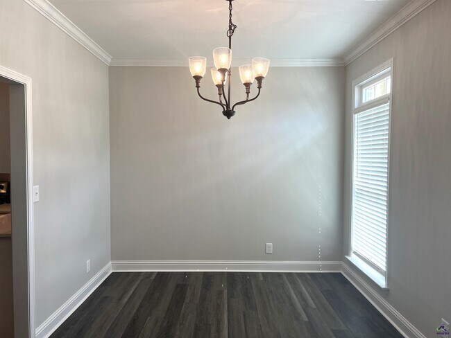 Foto del edificio - 250 High Ridge Ct