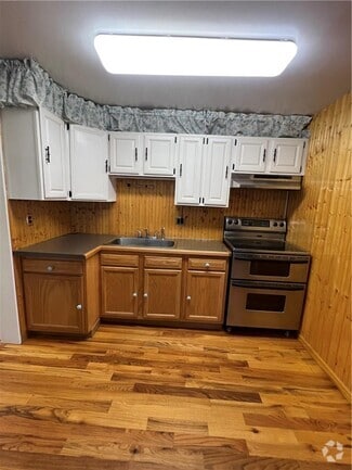 Building Photo - 207 Monhagen Ave