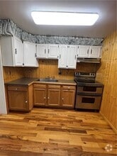 Building Photo - 207 Monhagen Ave